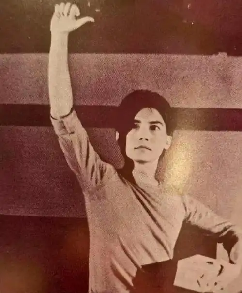 尊龙是混血吗?孤儿出身的他却长了一张混血脸,70岁孑然一身-天晟网