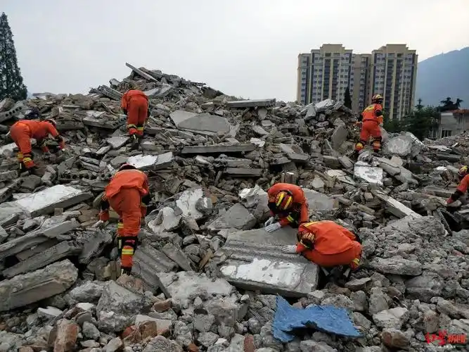 关于2013年雅安地震图片的配图及描述