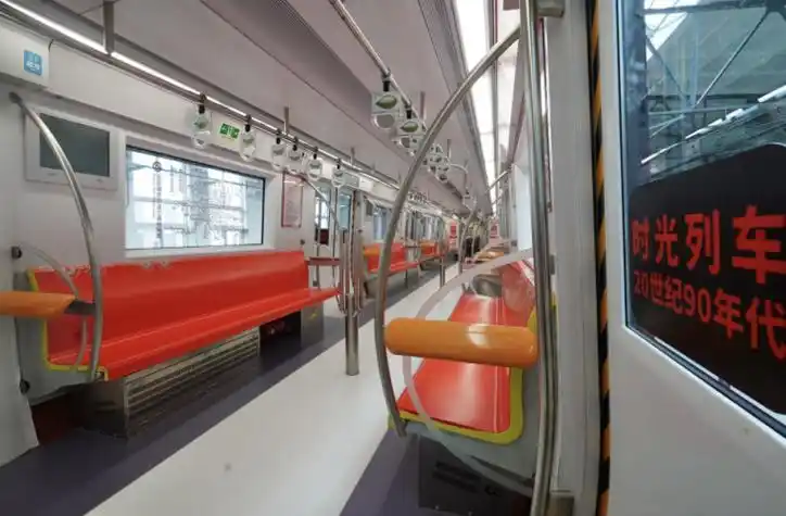 "绿皮车"回归!今起,北京地铁1号线开启"时光列车" - 北京事儿 - 新湖