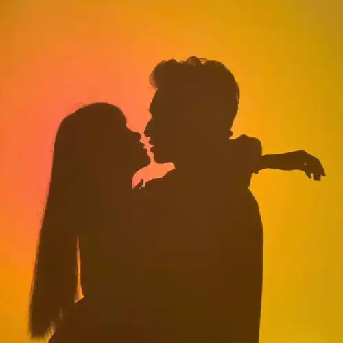 不露脸的情侣头像