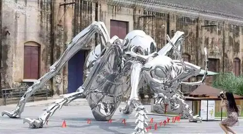 想想数十万百万一群小老鼠一样的蚂蚁黑压压的趴在你的家里门前