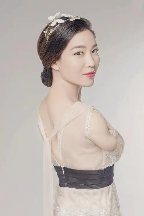 和我们一起,走进属于雷庆瑶的精彩人生……她说:"没有这场苦难,就不会