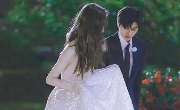 蔡徐坤一秒钻进被窝快到飞起,baby直接愣住,李晨一语戳穿计策_动作_玩