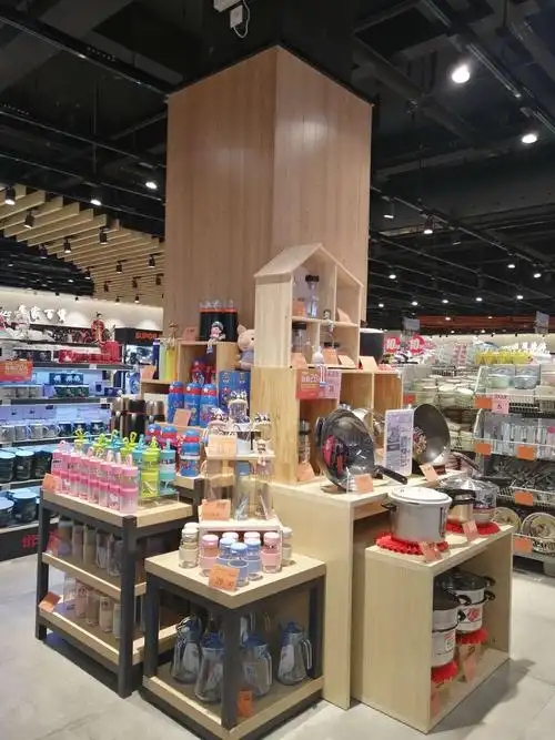 盘龙城店4月27日百货用品陈列图