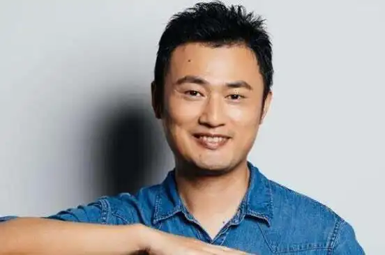 谁料,张泉灵竟瞒着老公把147万给了"二混子"陈磊,对他说:"辞职吧,跟我