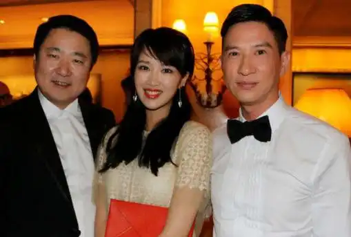 回顾演员奚望在继父刘之冰的支持下离婚带着女儿的她怎样了