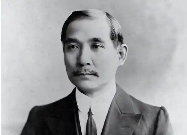 1922年42岁的谭延闿投奔孙中山,加入中国国民党.