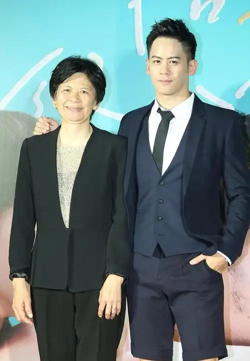 李安妻子近照曝光,裸婚出嫁养丈夫6年,堪称近代最彪悍的工科女