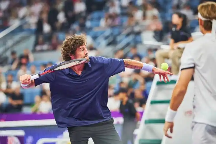 网球名人赛圆满落幕,莫亚与现场球迷为纳达尔送上祝福_赛事_中国_比赛