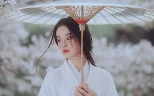 描写古装女子的唯美句子