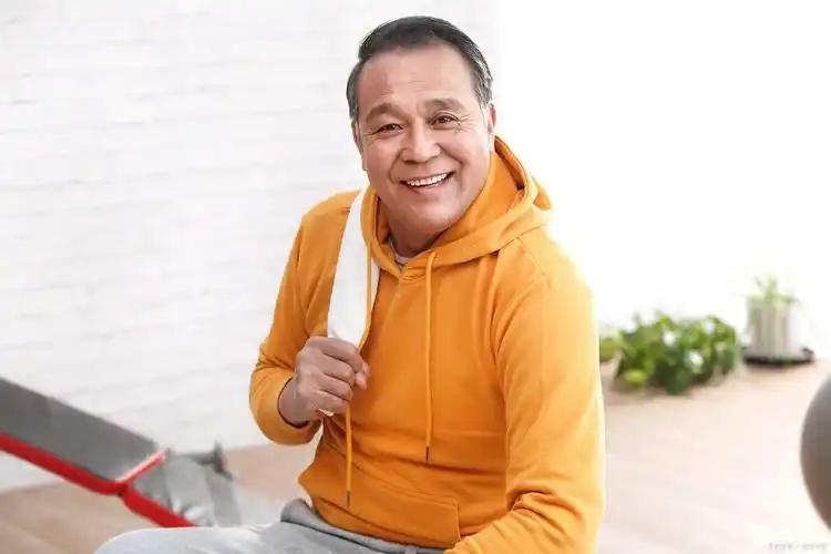 男人到了60岁,还有女人接近你,往往是这4个原因.