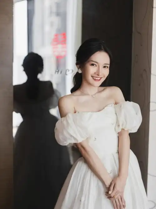 超级喜欢广州江疏影身上这件绝美婚纱