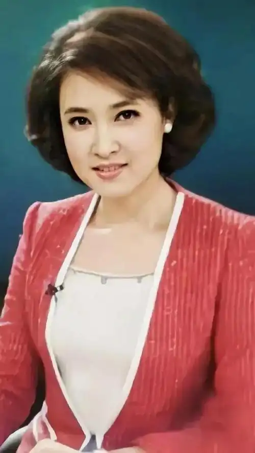 回顾央视主持人桑晨曾因身材高挑落选舞蹈学院如今成人生赢家