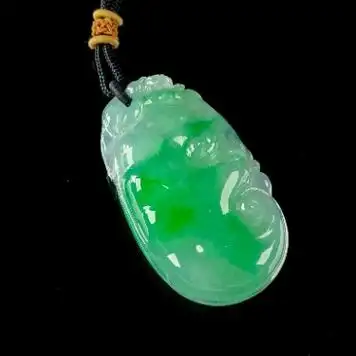 冰种翡翠的种类_玻璃种翡翠原石价格_翡翠手镯鉴定-