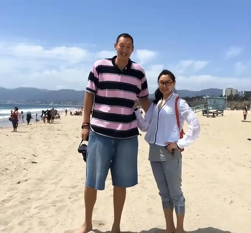 孙明明:cba第一身高却没成就,退役后娶1米87妻子,现状如何?