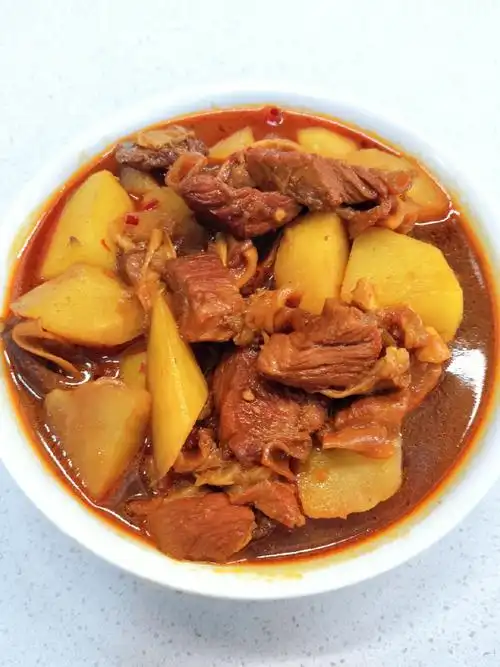 红烧牛肉炖土豆的做法(如何做牛肉炖土豆)-项目加盟网