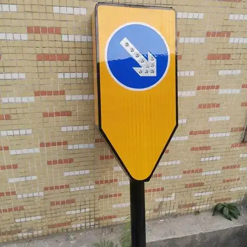 汕头led自发光型指示器交叉口标志牌十字路口安全提示牌