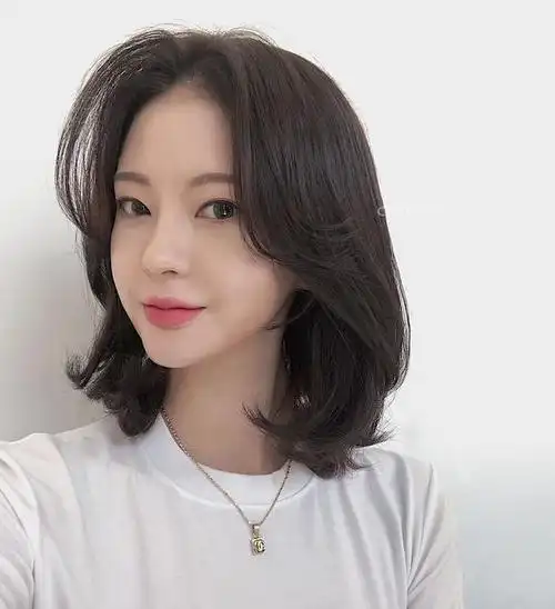 女生剪什么发型显年轻?三款时尚减龄发型推荐_时尚发型 - 美发站