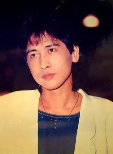 被骂私生子18年方伟跪地求父亲齐秦给我一个完整的家