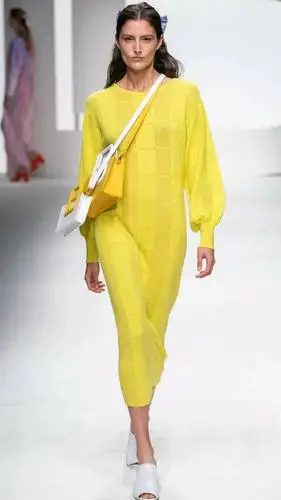 时尚趋势 | 千变万化的裙装,2021春夏将流行这些款式!