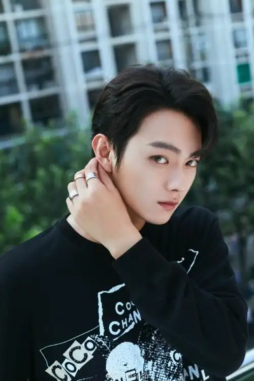 票选潜力新生代男演员top10王一博夺冠张新成不敌小2岁的ta