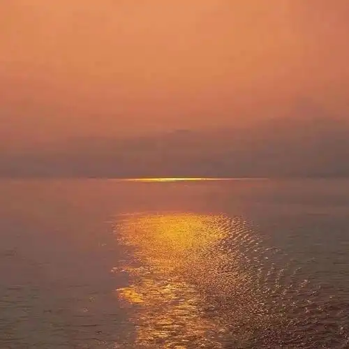 蹲一波朋友圈封面背景图