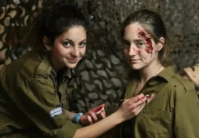 以色列女兵遍布三军战斗部门后勤部门全都有