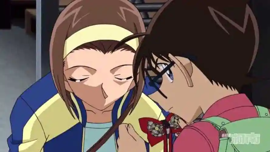 名侦探柯南园子这次有点惨被麻醉后又撞到了铁柱子上