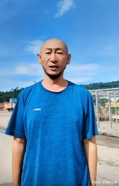 近日,演员江水在网络社交媒体开启了直播,他曾在电视剧《亮剑》饰演