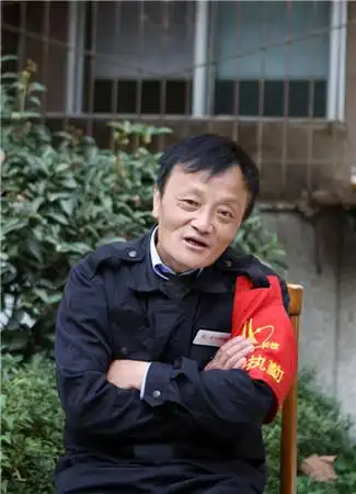 大家都说他像马云 保安大叔:我比他好看一点