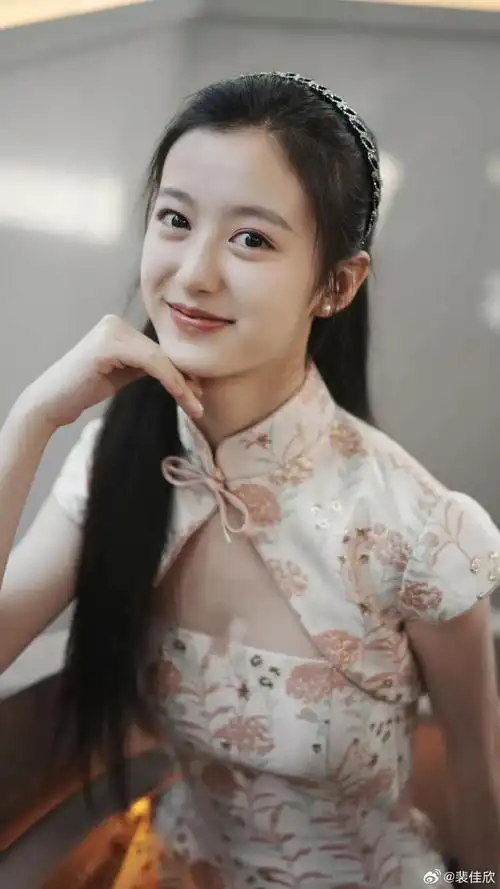 05后小花裴佳欣厚积薄发 ,1部大理寺少卿在播,1部杀青1部在拍_腾讯