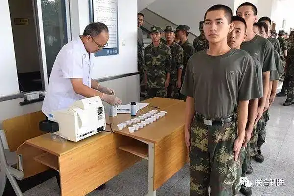 火箭军某部组织新兵体检复查不合格将会被退兵