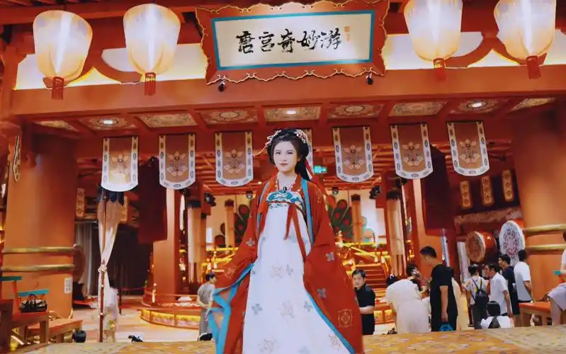 穿过星河时空隧道,我误入了星河里唐宫夜宴宇宙!