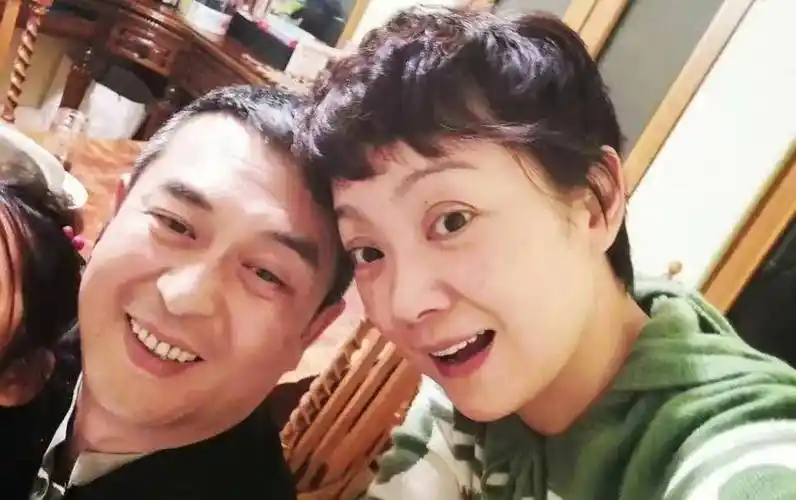 张嘉译藏了这么多年的妻子,竟然是她?