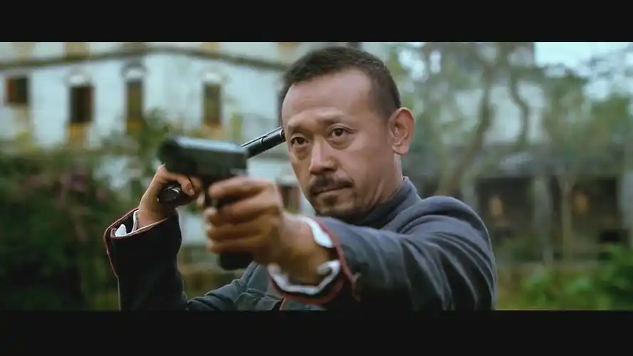 p>《让子弹飞》是由 a target="_blank" href="/item/姜文/1168186"