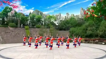 蓝色天梦11人队形演绎虹舞翩翩子龙明星队