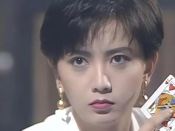 曾华倩的职业生涯可谓是一帆风顺,发展得相当顺利.