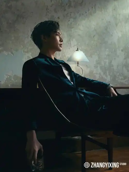 张艺兴最新大片绝绝子