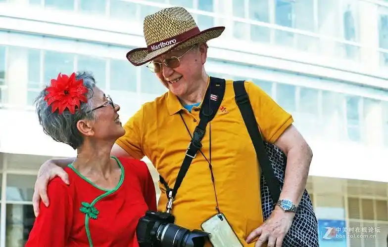 抓拍一组老年人的幸福生活