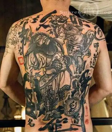 满背经典的判官纹身图案