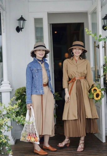 时尚博主三木母女示范优衣库穿搭,基础款搭配好清新,温柔且优雅