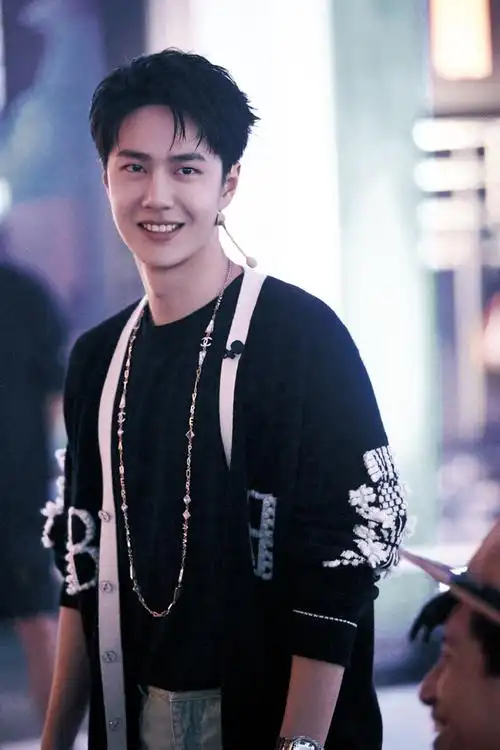 一大早就被可爱到了 街舞就是博博大量提供表情包的节目了吧,王一博