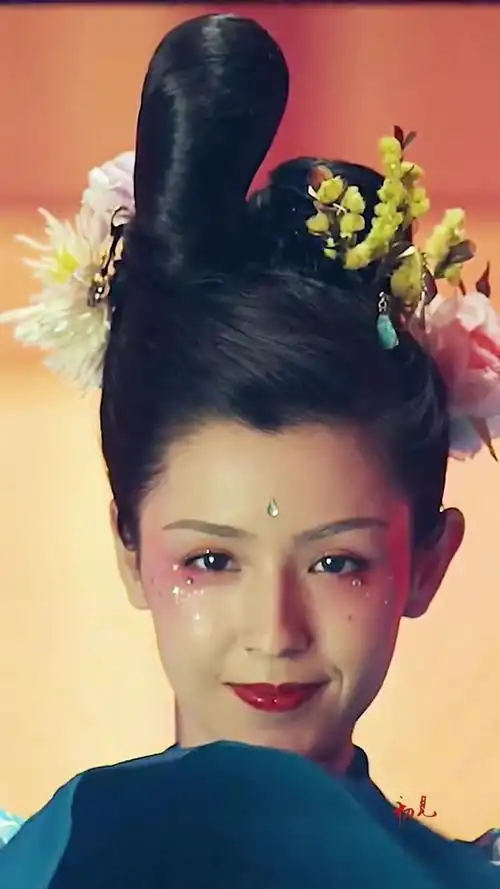 新疆四大美女之一哈妮克孜,真的神仙颜值,女生看了都忍不住心动