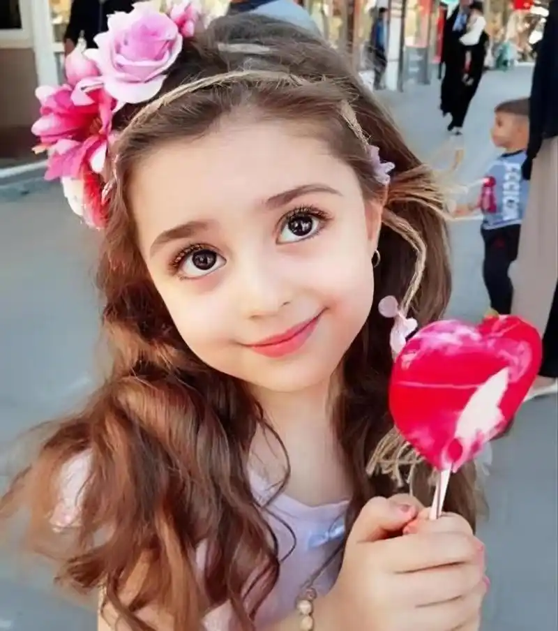 大眼睛,小脸,一眼就能激发保护欲.