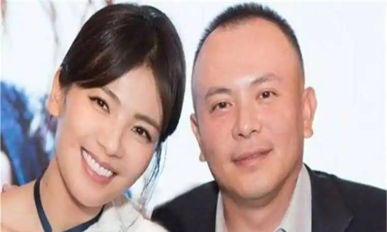 刘涛和丈夫王珂感情不合?正主亲自出面打假,夫妻二人恩爱如初.