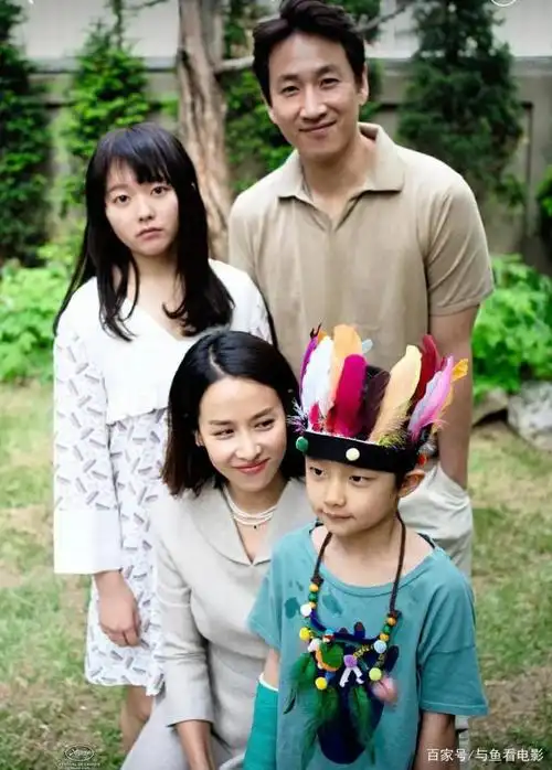 电影:一家四口利用小聪明"寄居"在富人家里,最终毁了三个家庭