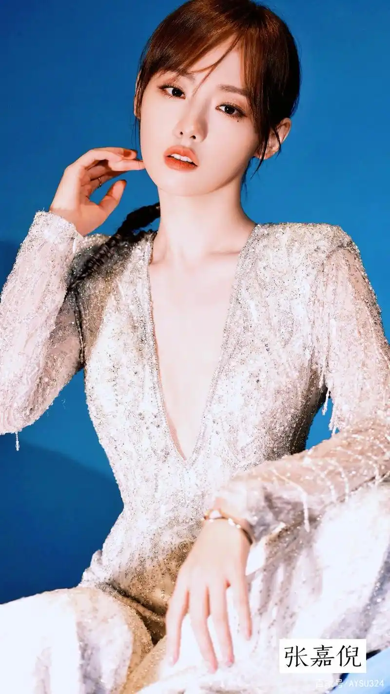 女明星深v领衣服 谁最美?