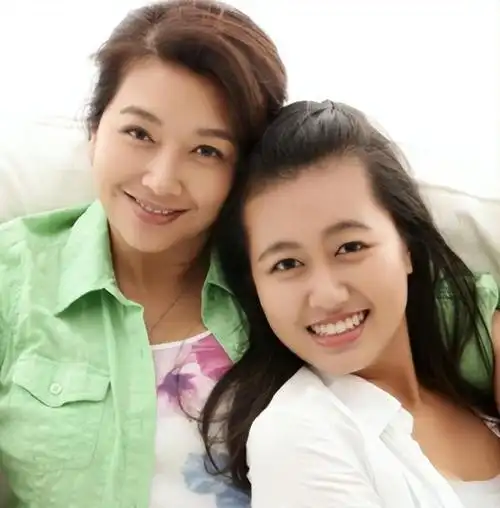 高曙光现任妻子是谁(高曙光带小16岁妻子聚会)