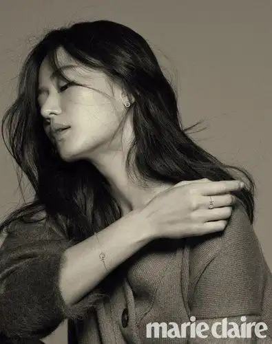 孕妈全智贤拍写真展优雅气质 侧颜完美