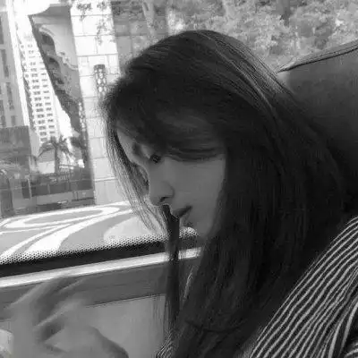 十分伤感的黑白女生头像--寂寞沙洲冷